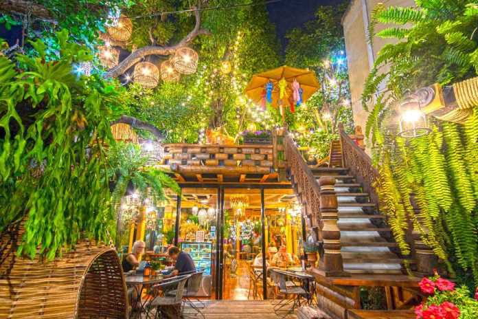 Airniversary Camp&Cafe ร้านอาหารบรรยากาศร่มรื่น ในคูเมืองเขตเมืองเก่าของจังหวัดเชียงใหม่