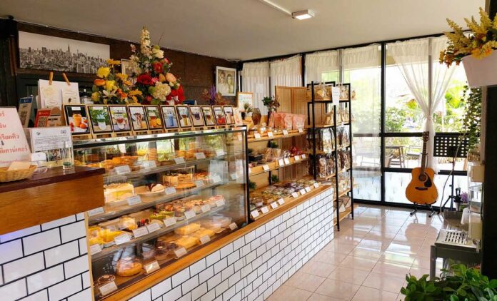 Churn Bakery & Cafe ร้านกาแฟบึงกาฬ กับกาแฟที่มีรสชาติกลมกล่อม เครื่องดื่มรสชาติเยี่ยม มีขนมให้เลือกทานเยอะแยะมากมายหลากหลายทั้งขนมเค้ก